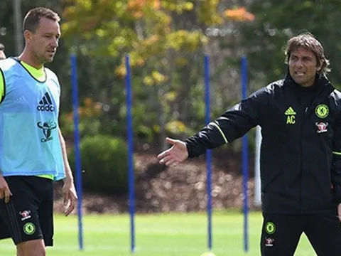 Conte và bài toán "quyền lực đen" ở Stamford Bridge