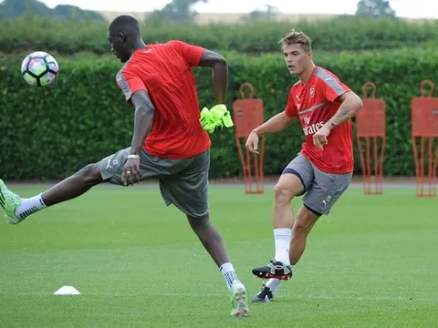 Xhaka cực năng nổ trong buổi tập đầu với Arsenal