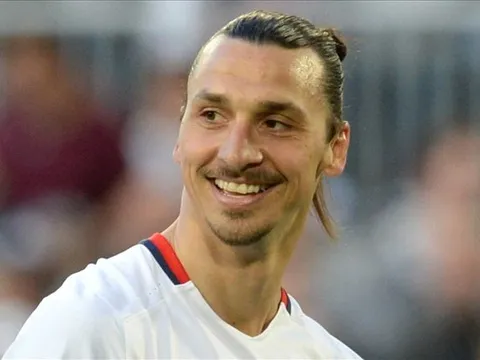 NÓNG! Ibrahimovic kí hợp đồng một năm với Man United