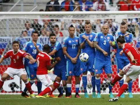 Bale sút phạt đẹp mắt, xứ Wales nhọc nhằn đánh bại Slovakia