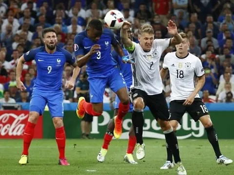 Toni Kroos chỉ trích Schweinsteiger: Đó là sai lầm ngớ ngẩn