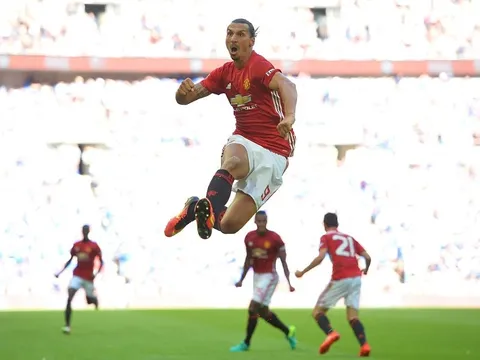 Ibra tỏa sáng, M.U vô địch Siêu cúp trong ngày đón Pogba