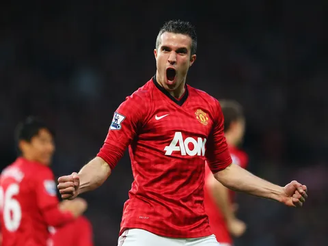 5 danh thủ từng khoác áo Arsenal lẫn Man Utd: "Kẻ phản bội" Van Persie
