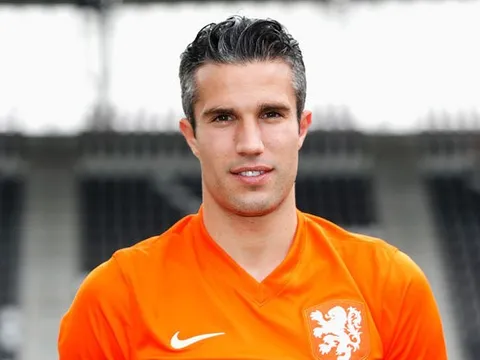 Không có chuyện Van Persie quay lại Anh