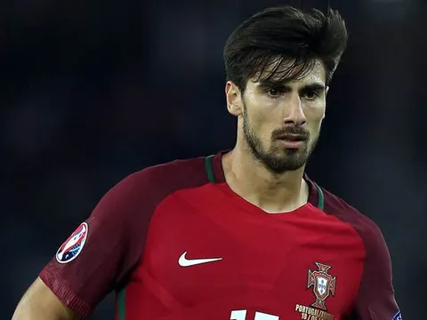 Vừa nhập cuộc, Barca đã có lợi thế trong thương vụ Gomes