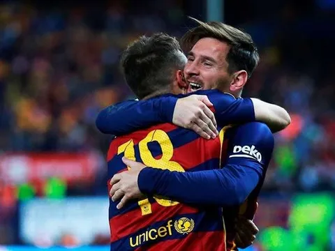 Không cần so sánh với Ronaldo, Messi là cầu thủ hay nhất thế giới