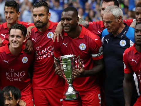 Mặc tin đồn, Mahrez tỏa sáng, Leicester có chiếc Cúp đầu tiên mùa giải mới
