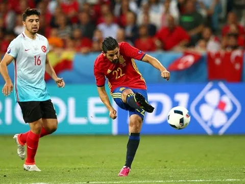 Vừa đá một trận, Nolito đã đi vào lịch sử