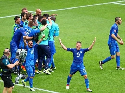 Tung 2 đòn chí mạng, Italia biến Tây Ban Nha thành cựu vương