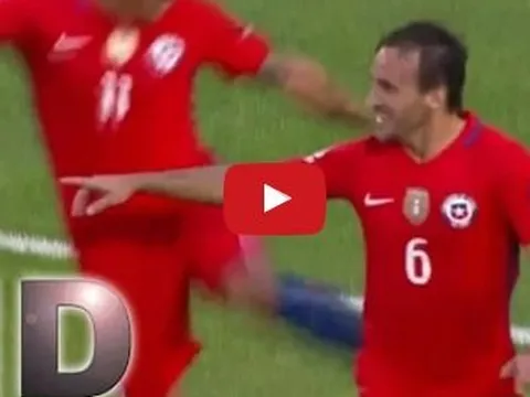 Alexis Sanchez xử lý đẳng cấp, giúp Jose Fuenzalida sút tung lưới Colombia