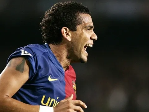 Dani Alves - Gã hề thách thức cả thế giới