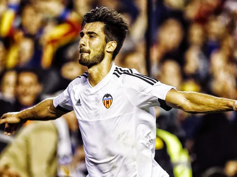 Andre Gomes khi còn khoác áo Valencia