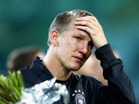 ‘Chiến binh vĩ đại’ Schweinsteiger khóc khi chia tay ĐT Đức