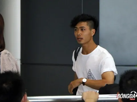 Công Phượng để tóc kiểu, đeo khuyên tai ngày về hội quân cùng ĐT Việt Nam