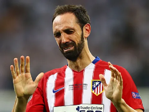 Áo đấu của "tội đồ" Juanfran đắt hàng sau tâm thư