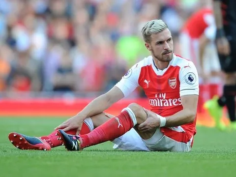 Arsenal bị chỉ trích vì chấn thương của Ramsey