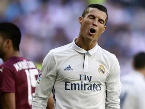 Arsenal đã bỏ qua Ronaldo như thế nào?