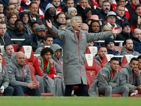 Arsenal mất điểm, Wenger chỉ trích trọng tài