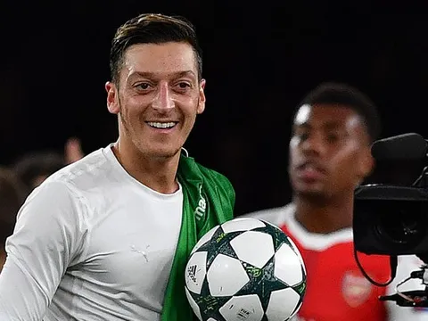 Arsenal thắng huỷ diệt, Wenger hết lời tán dương Oezil