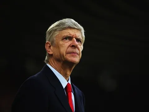 Redknapp 'dạy' Wenger cách chuyển nhượng
