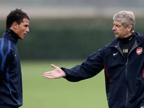 Arsene Wenger bị trò cũ tố thất hứa