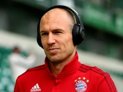 Bác sĩ tiết lộ lí do Robben hay chấn thương