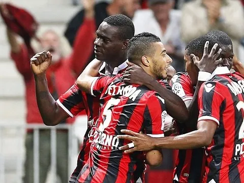 Balotelli lập cú đúp, Nice soán ngôi đầu của PSG