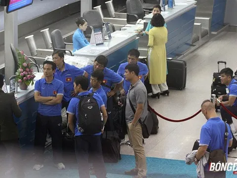 ĐT Việt Nam gặp trục trặc tại sân bay trước giờ lên đường tập huấn Hàn Quốc