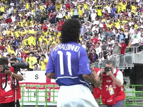 Bàn thắng đỉnh cao của Ronaldinho vs tuyển Anh