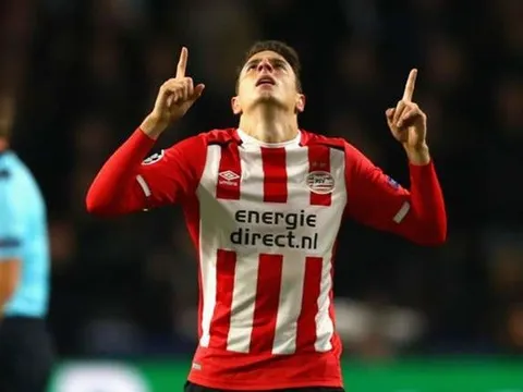 Bàn thắng trong tư thế việt vị của Santiago Arias trong trận gặp Bayern Munich