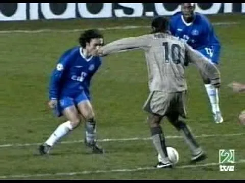 Bàn thắng 'vi diệu' của Ronaldinho vs Chelsea