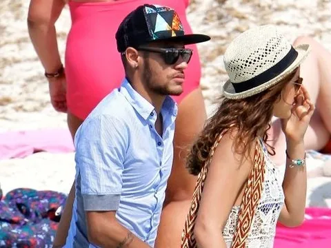 Bằng chứng cho thấy Neymar trở lại với tình cũ siêu xinh