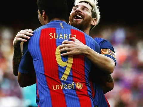 Hàng công rực sáng, Barca chơi tennis trong trận khai màn La Liga