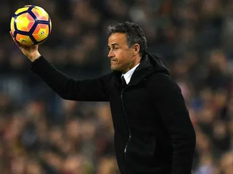 Enrique thừa nhận Barcelona dần xa chức vô địch