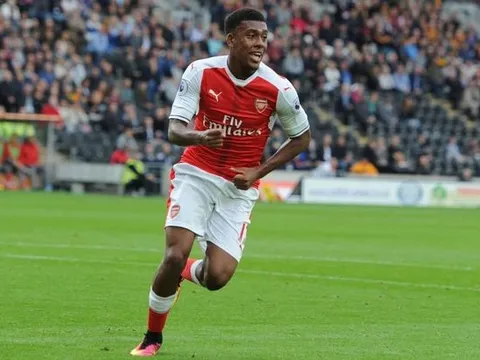 Barca có mời, sao trẻ cũng không rời Arsenal