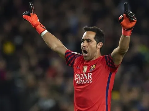 Barca ra giá cho Bravo, Man City mừng thầm