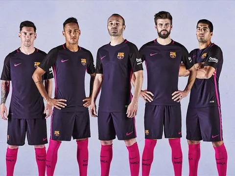 Barca trình làng mẫu áo sân khách ấn tượng