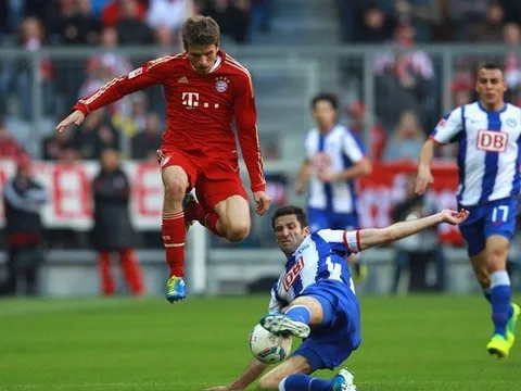 Bắt bài 4-3-3, Hoffenheim kiếm được 1 điểm tại Allianz Arena