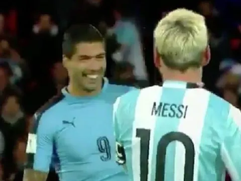 Bật mí đoạn 'hội thoại' trên sân của Messi và Suarez
