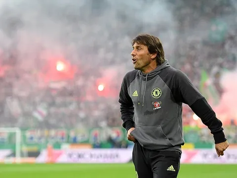 Conte hét tụt quần trong trận ra mắt Chelsea
