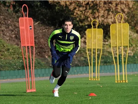 Bellerin và một loạt sao Arsenal đồng loạt trở lại luyện tập