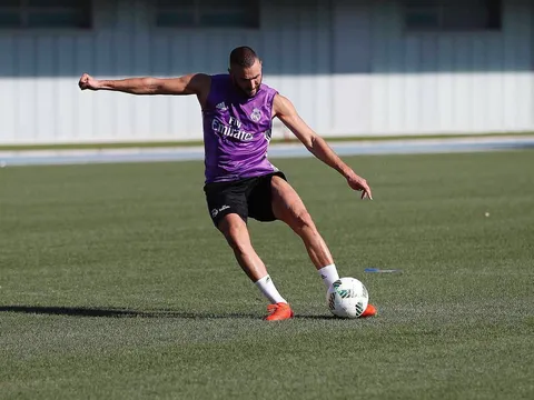Benzema ráo riết tập luyện, chờ ngày tái xuất