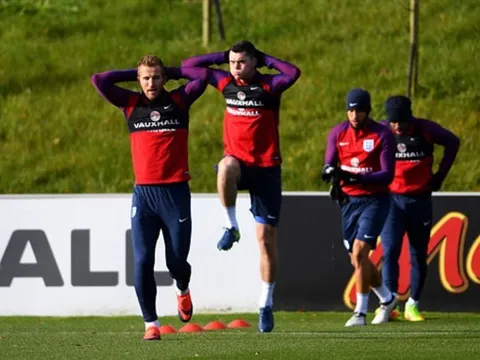 Bị chê 'yếu', Harry Kane hì hục tập luyện trước mặt Southgate