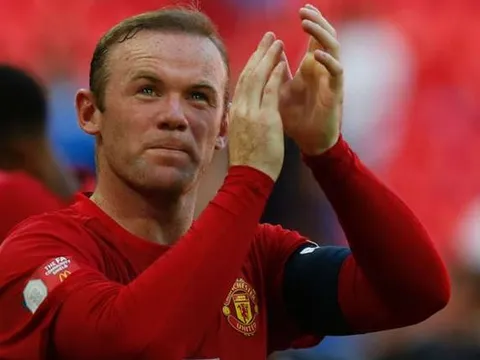 Bị chỉ trích liên tục, Rooney vẫn được Nani bảo vệ