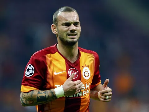 Bị "chơi đểu", Sneijder tính đường sang Premier League