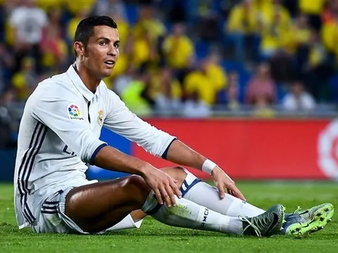 Bị đồng đội xỏ háng, Ronaldo nổi điên trên sân tập