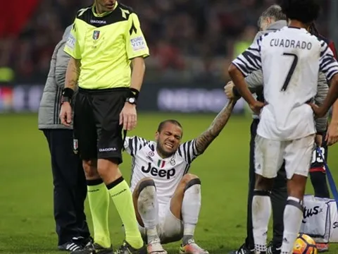 Bị gãy xương, Dani Alves có nguy cơ nghỉ hết mùa