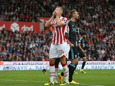 Bị Ibrahimovic "hạ nhục", trung vệ Stoke City quyết phục thù