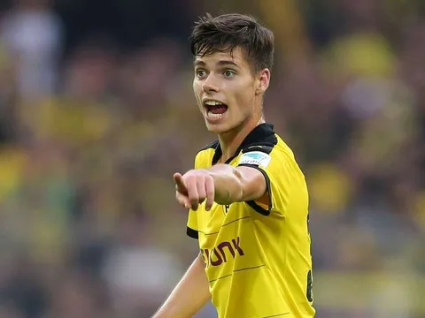 Bị Man City dòm ngó, Dortmund tăng lương gấp 3 cho "ngọc quý"