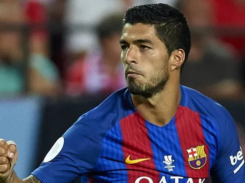 Bị treo giò, Suarez... mừng ra mặt